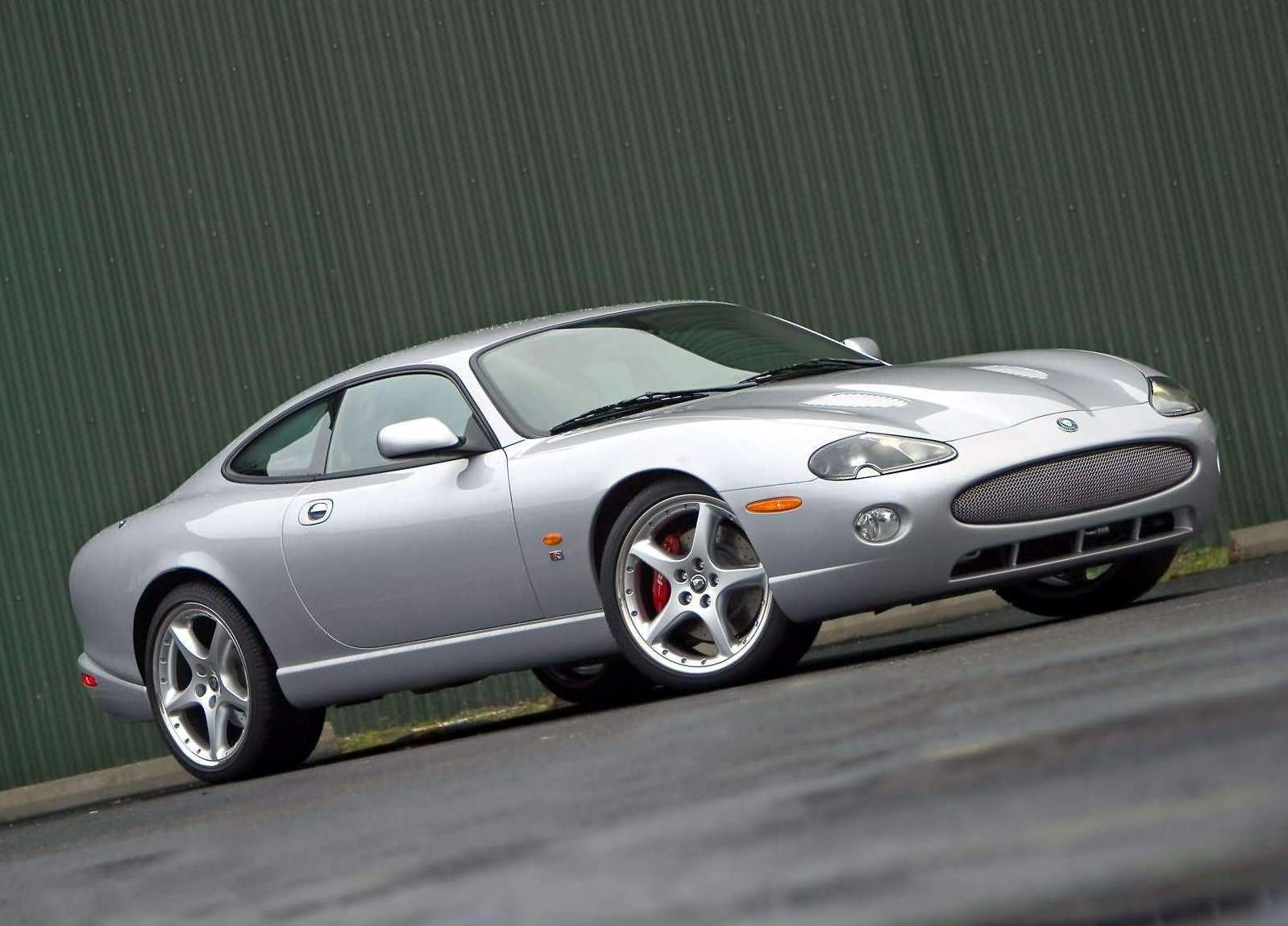Jaguar-XKR_Coupe-2005-1600-02