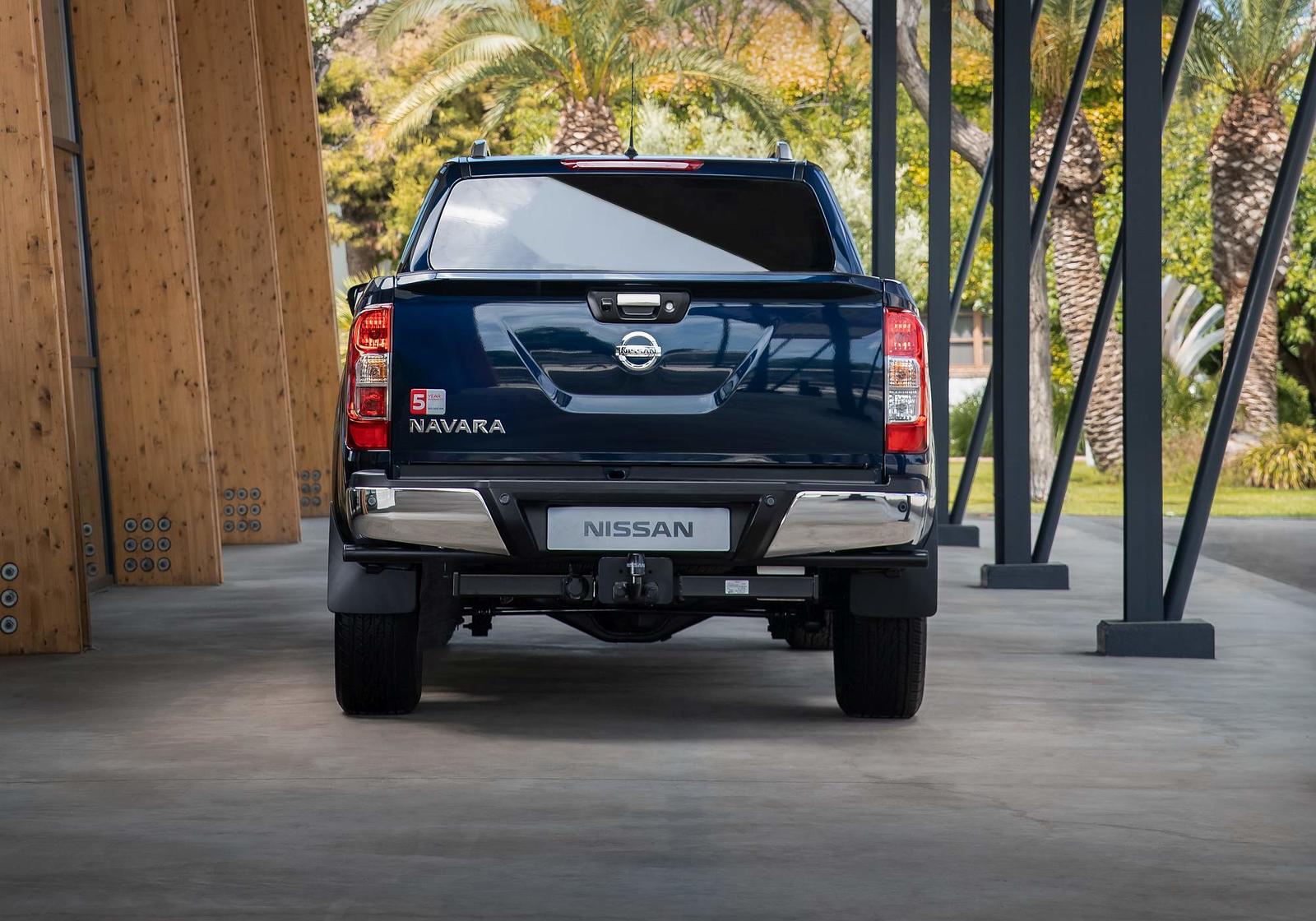 Nissan Navara Double Cab Blue Rear