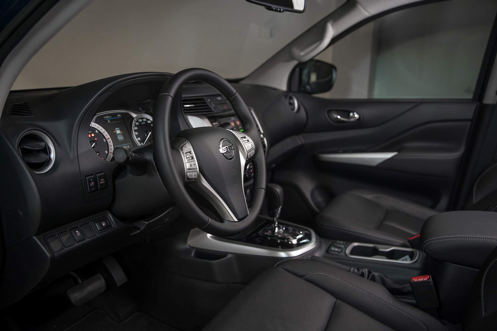 Nissan Navara Double Cab – Interior