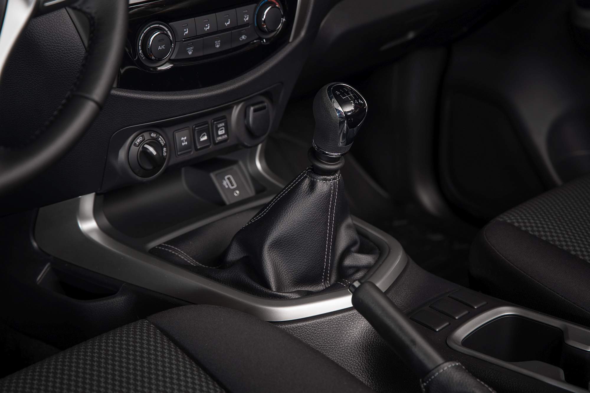 Nissan Navara King Cab – Interior – Gear stick