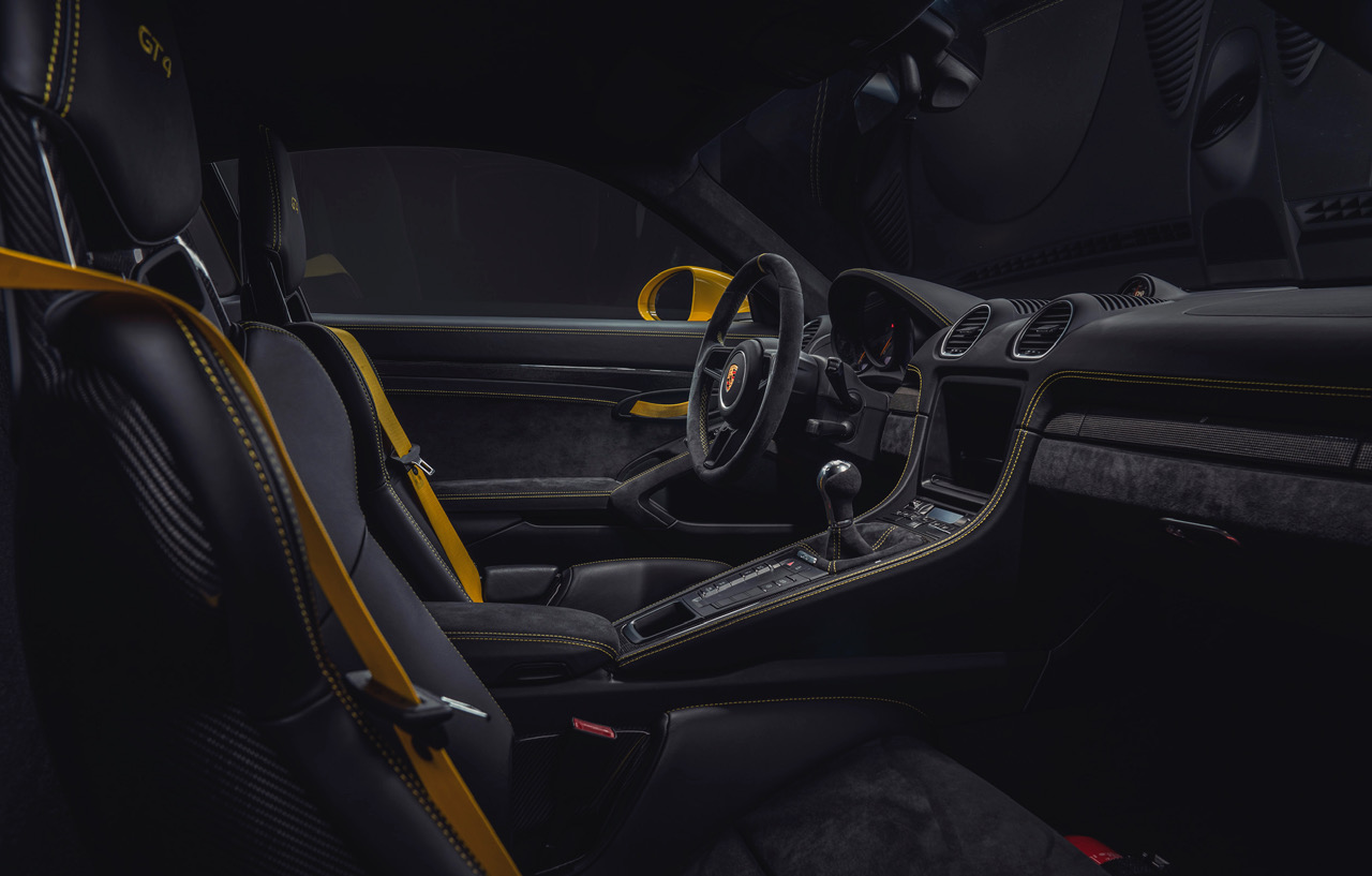 Porsche 718 Cayman GT4_2019(4)