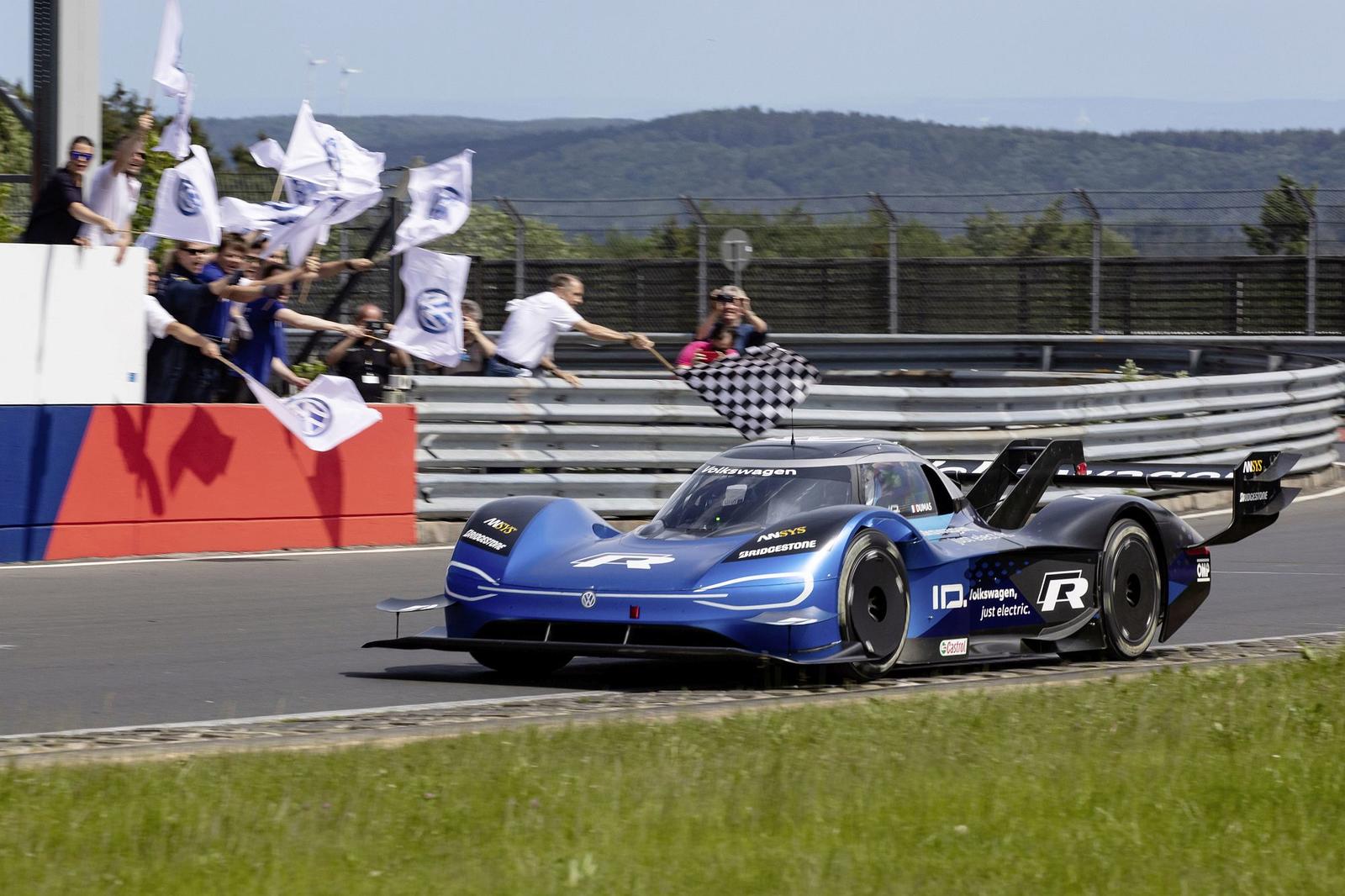 6:05.336 minutes – Volkswagen ID.R sets new electric record on