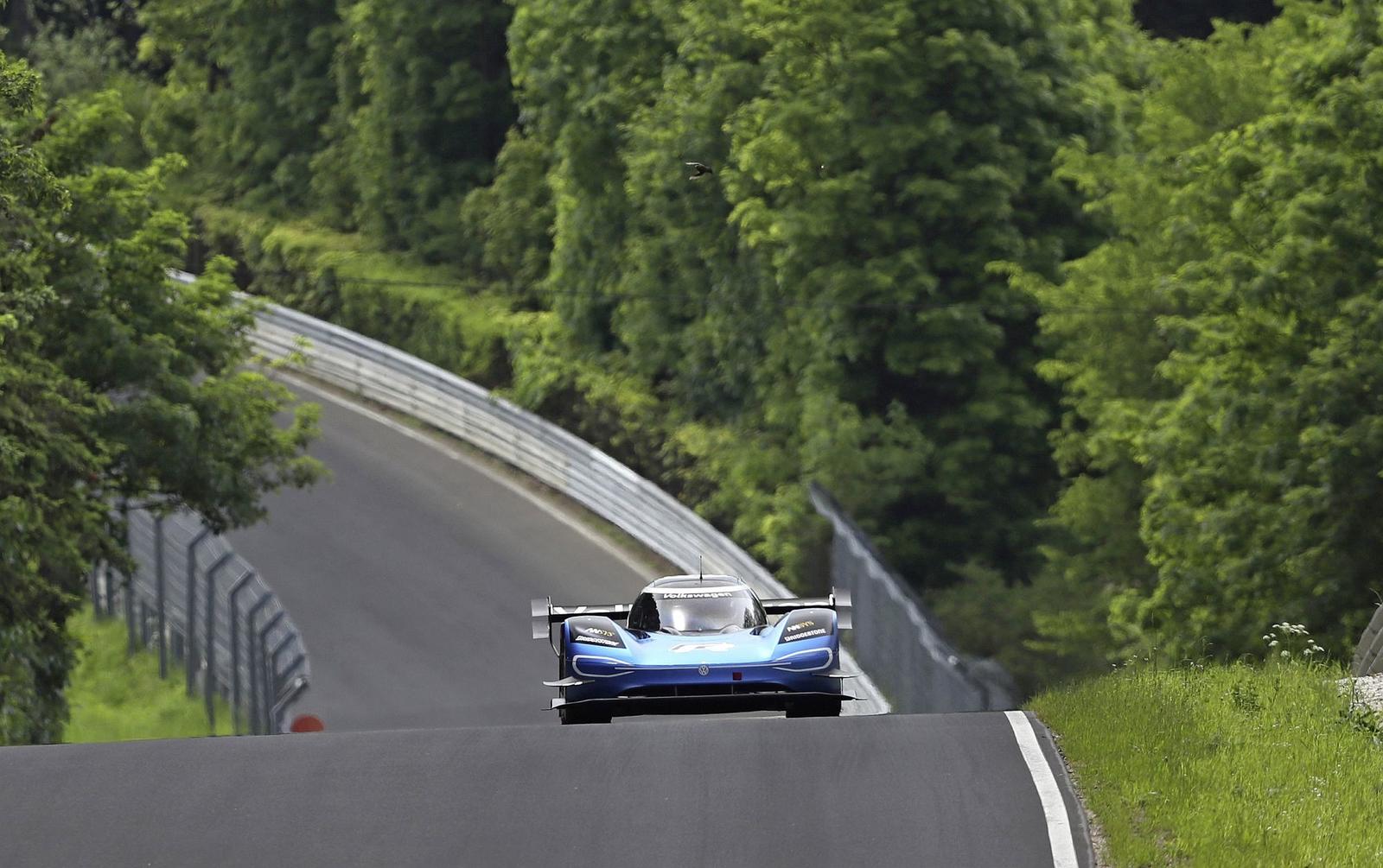 6:05.336 minutes – Volkswagen ID.R sets new electric record on