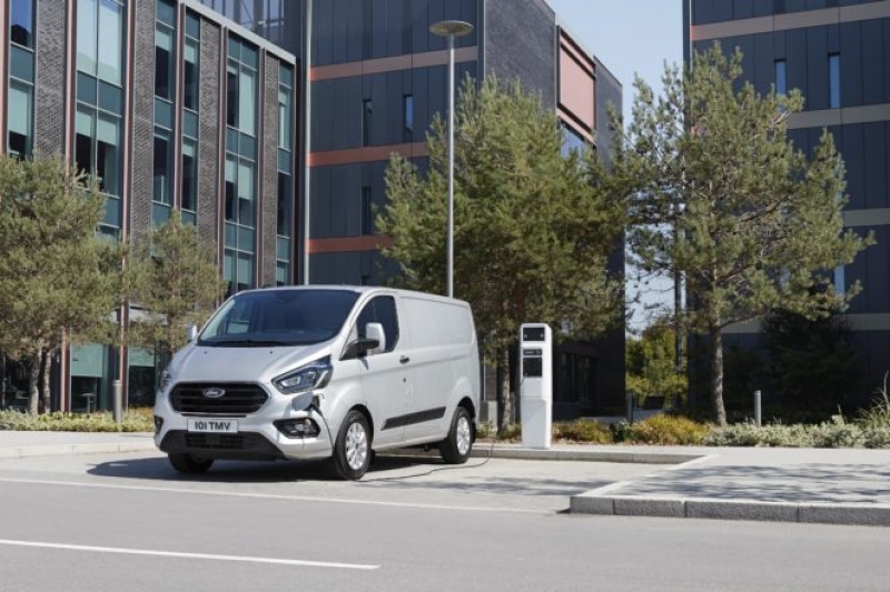 2018_FORD_TRANSIT_PHEV__01-696×441