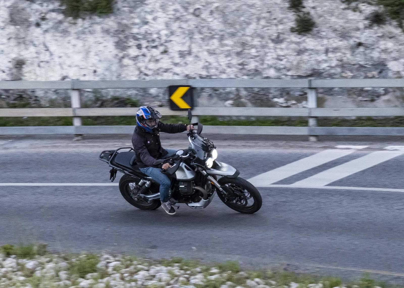 Moto Guzzi V85 TT_FER5738 (11)