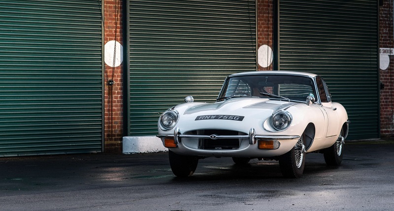 Patrice-Minol-1969-Jaguar-E-Type-Series-II-10-2000×1125