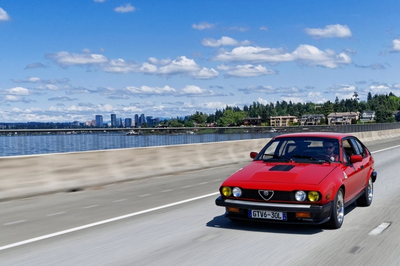 a-couple-restored-this-alfa-romeo-in-an-apartment-parking-stall-1476934740329