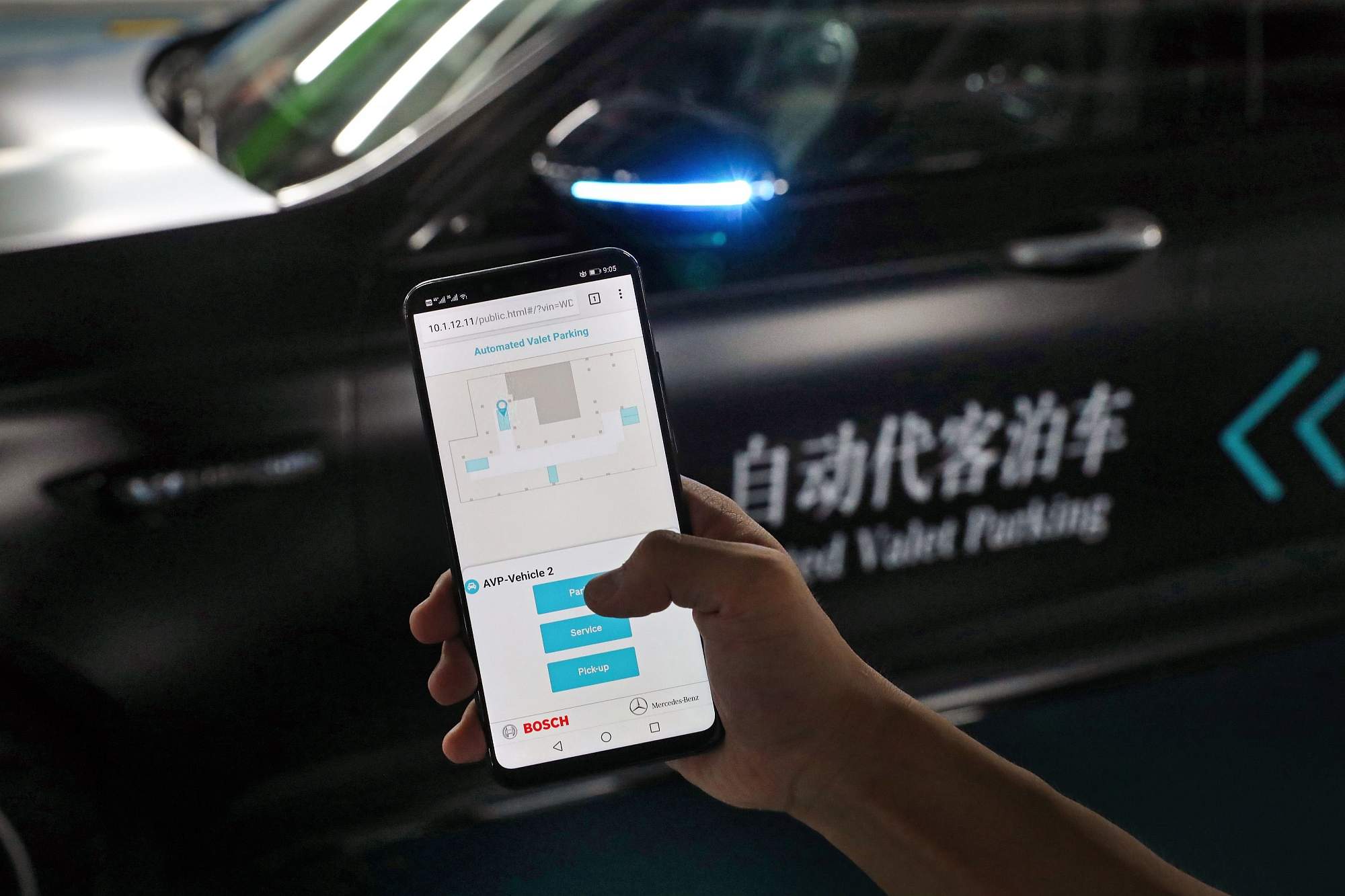 Daimler und Bosch präsentieren erstmalig fahrerloses Parken in China

Daimler and Bosch jointly premiere  Automated Valet Parking in China