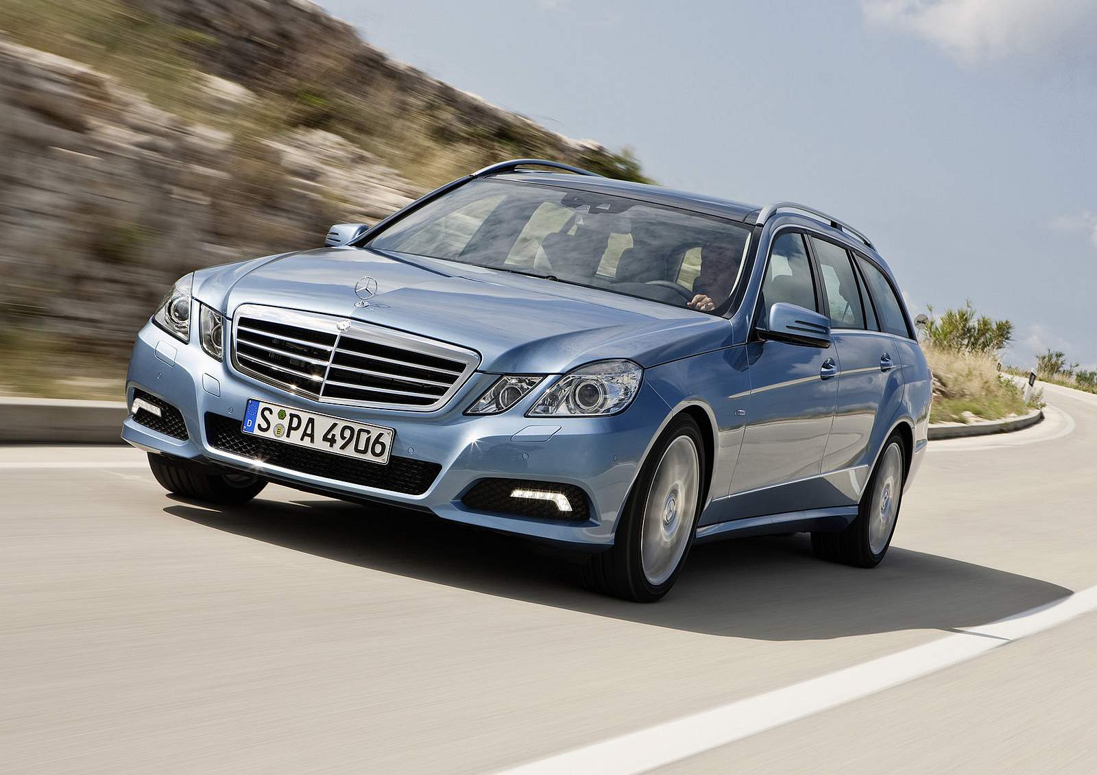 Mercedes-Benz-E-Class_Estate-2010-1600-03