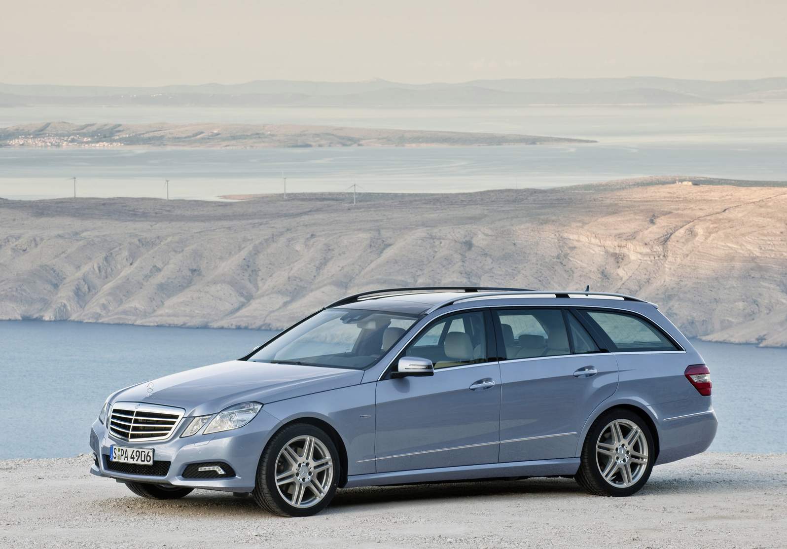 Mercedes-Benz-E-Class_Estate-2010-1600-06