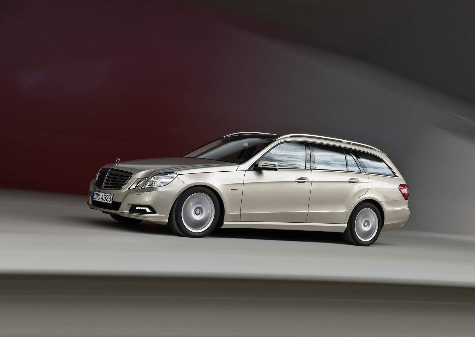 Mercedes-Benz-E-Class_Estate-2010-1600-19