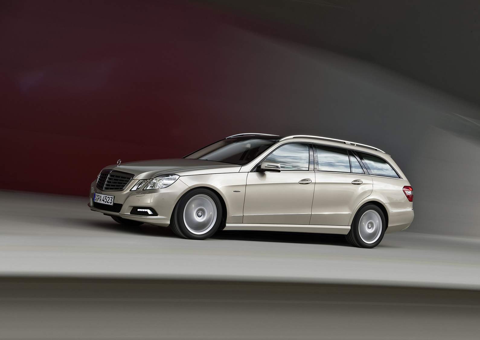 Mercedes-Benz-E-Class_Estate-2010-1600-19