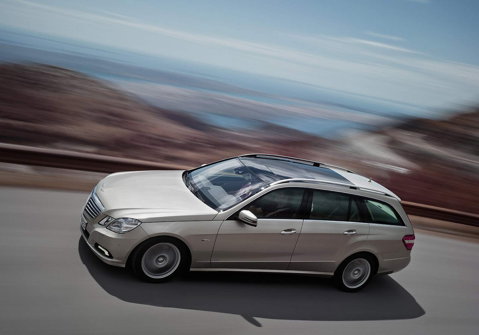 Mercedes-Benz-E-Class_Estate-2010-1600-1d