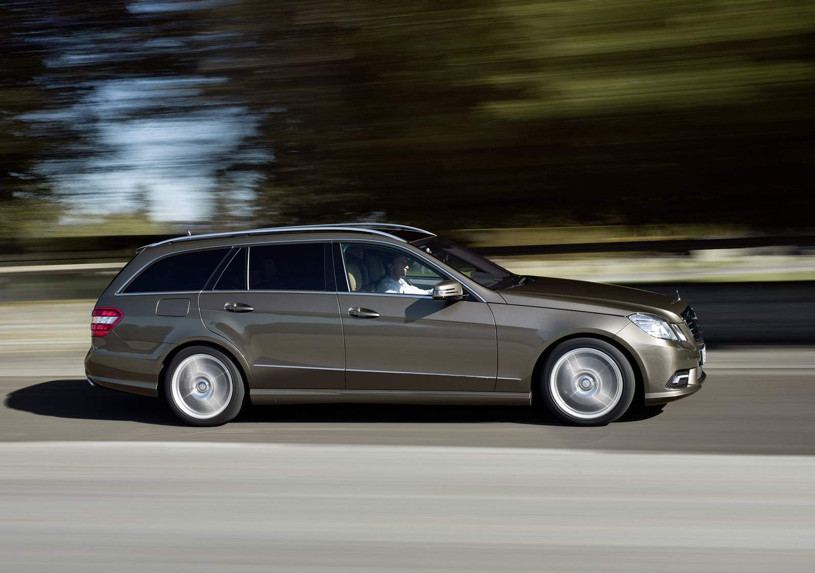 Mercedes-Benz-E-Class_Estate-2010-1600-26