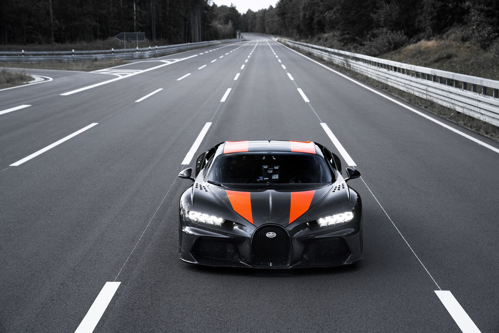 Bugatti Chiron 300 mph_2019 (1)