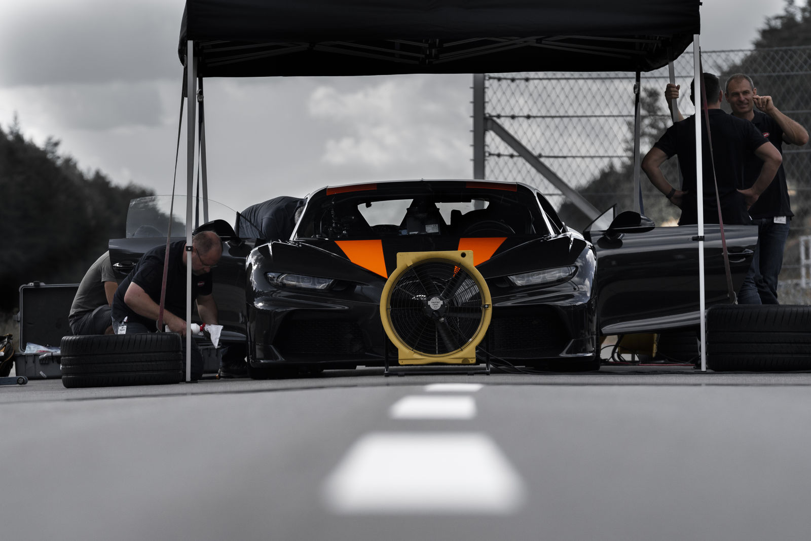 Bugatti Chiron 300 mph_2019 (15)