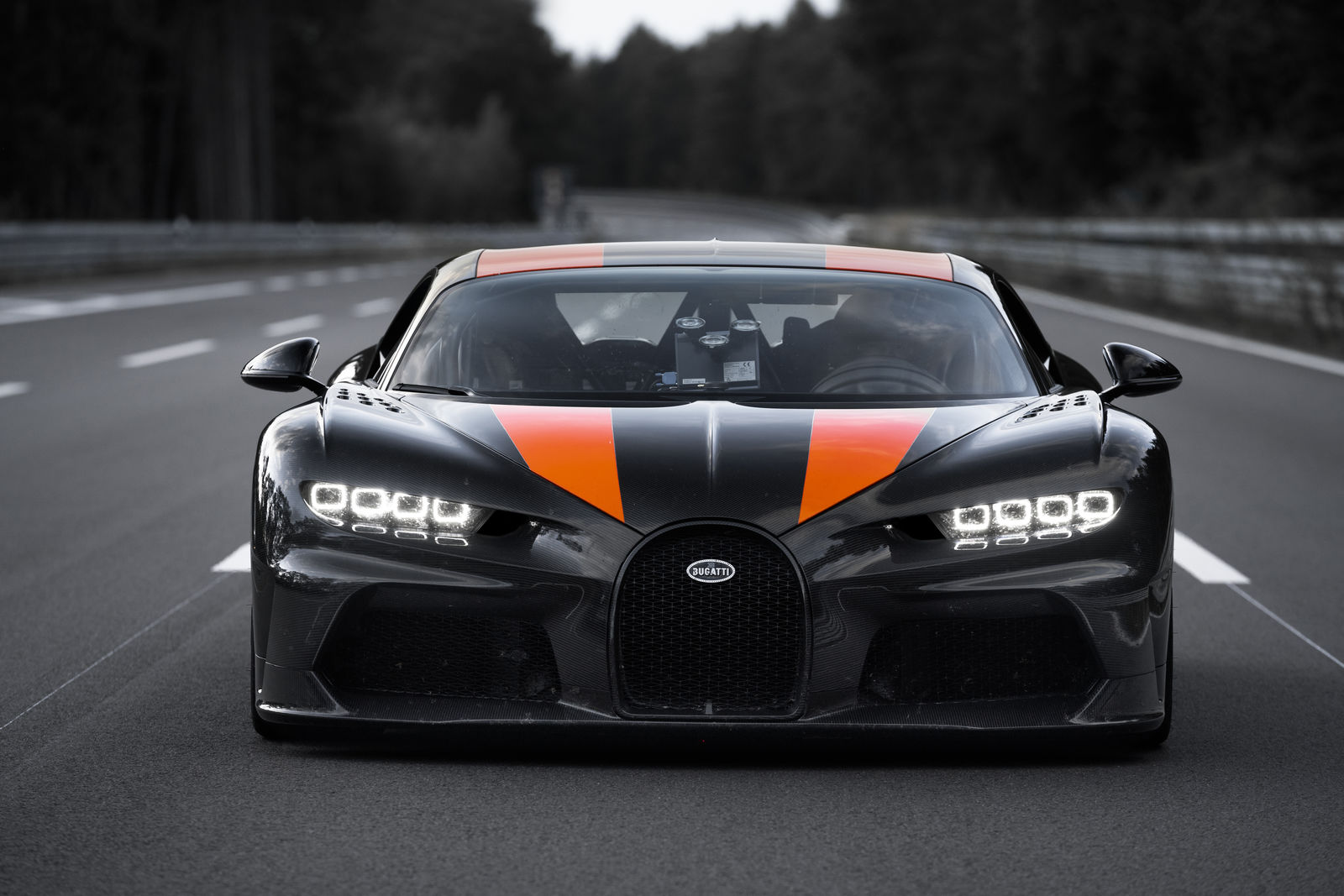 Bugatti Chiron 300 mph_2019 (2)