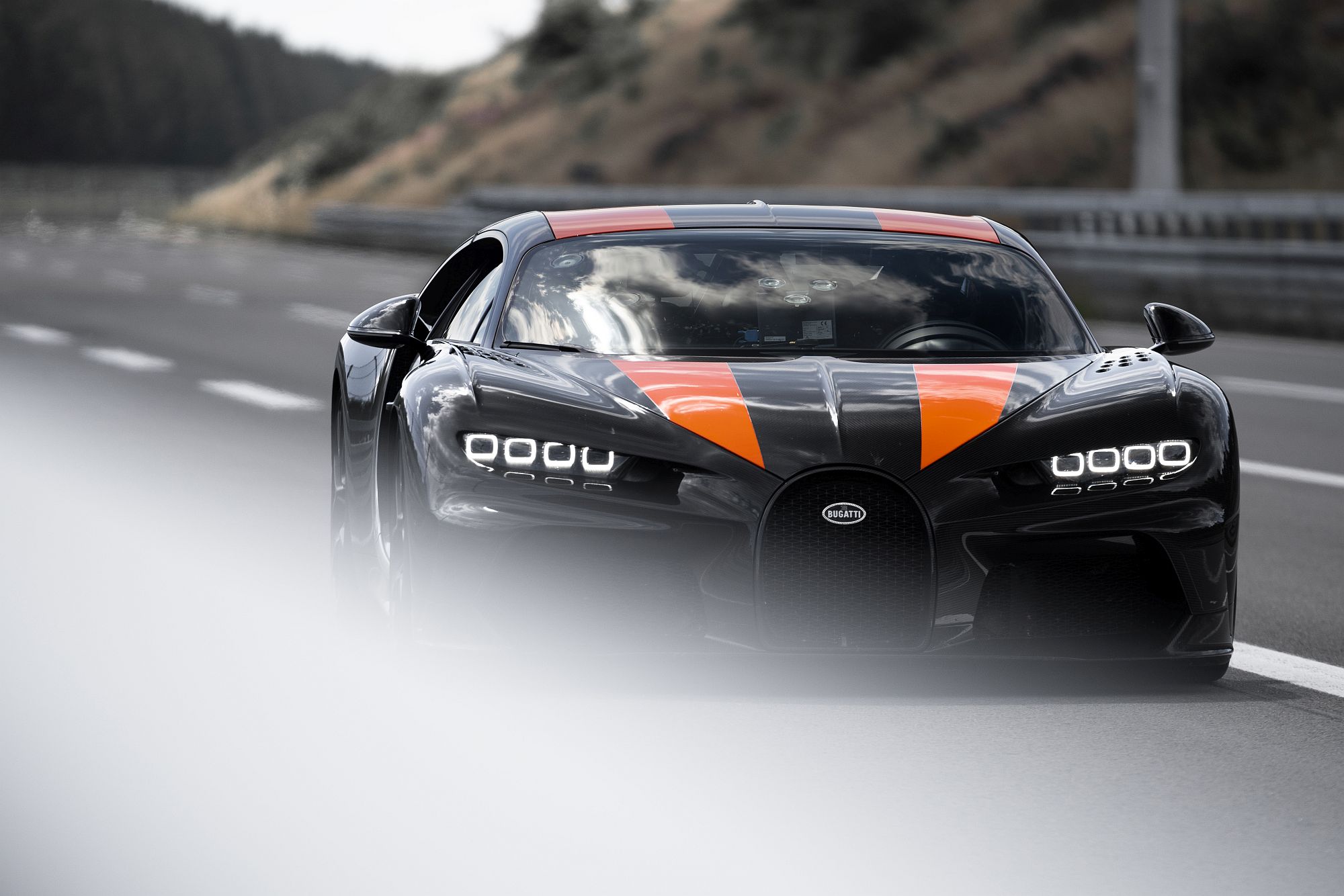 Bugatti Chiron 300 mph_2019 (4)