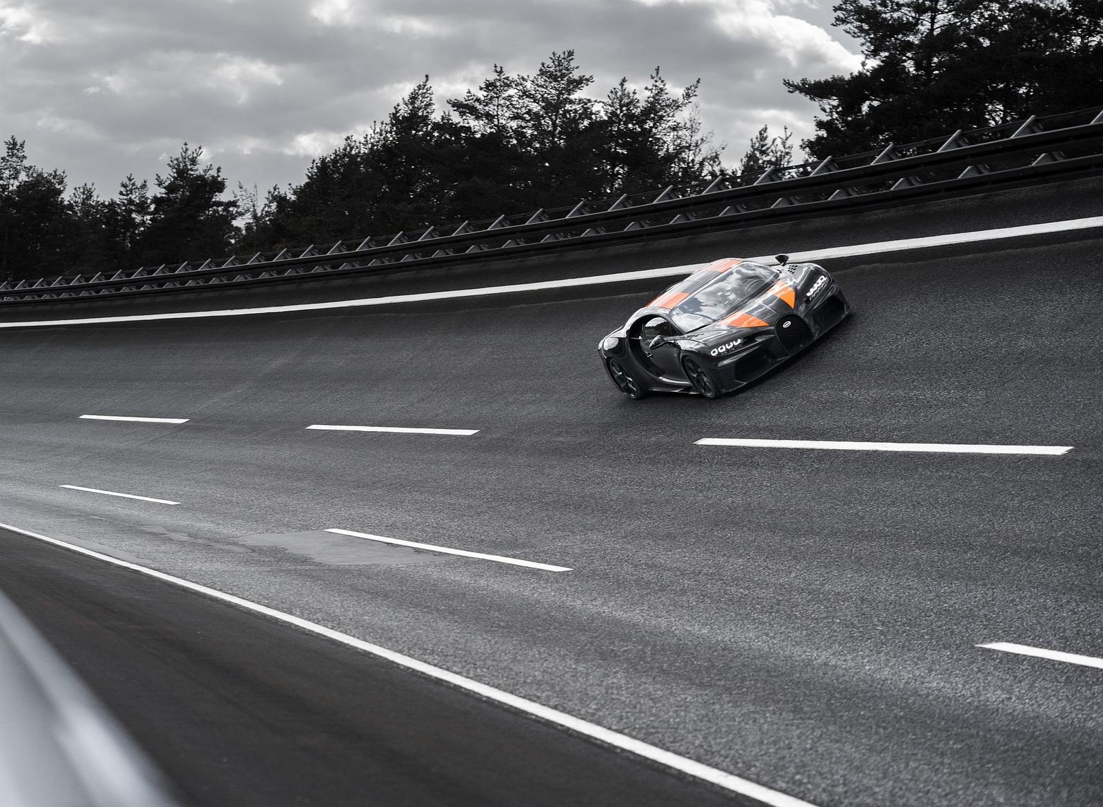 Bugatti Chiron 300 mph_2019 (6)