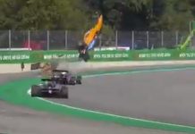 Piloto de Fórmula 3 voa para fora de pista em Monza