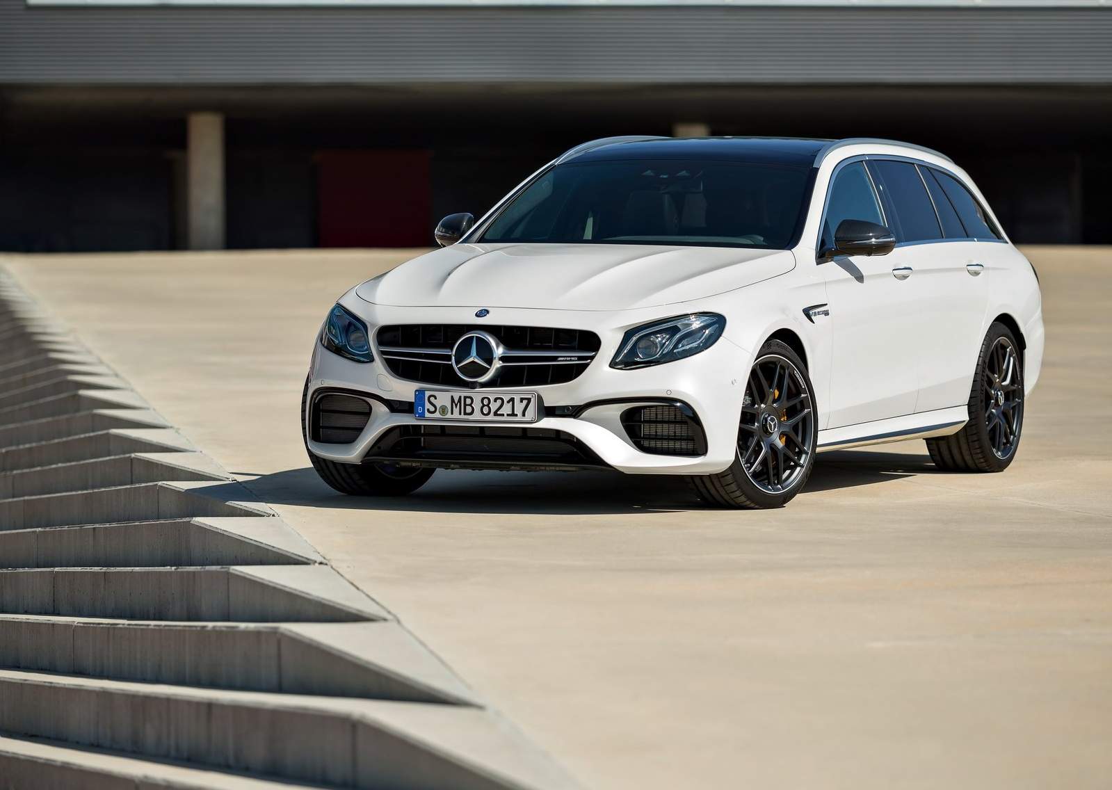 Mercedes-Benz-E63_S_AMG_Estate-2018-1600-01