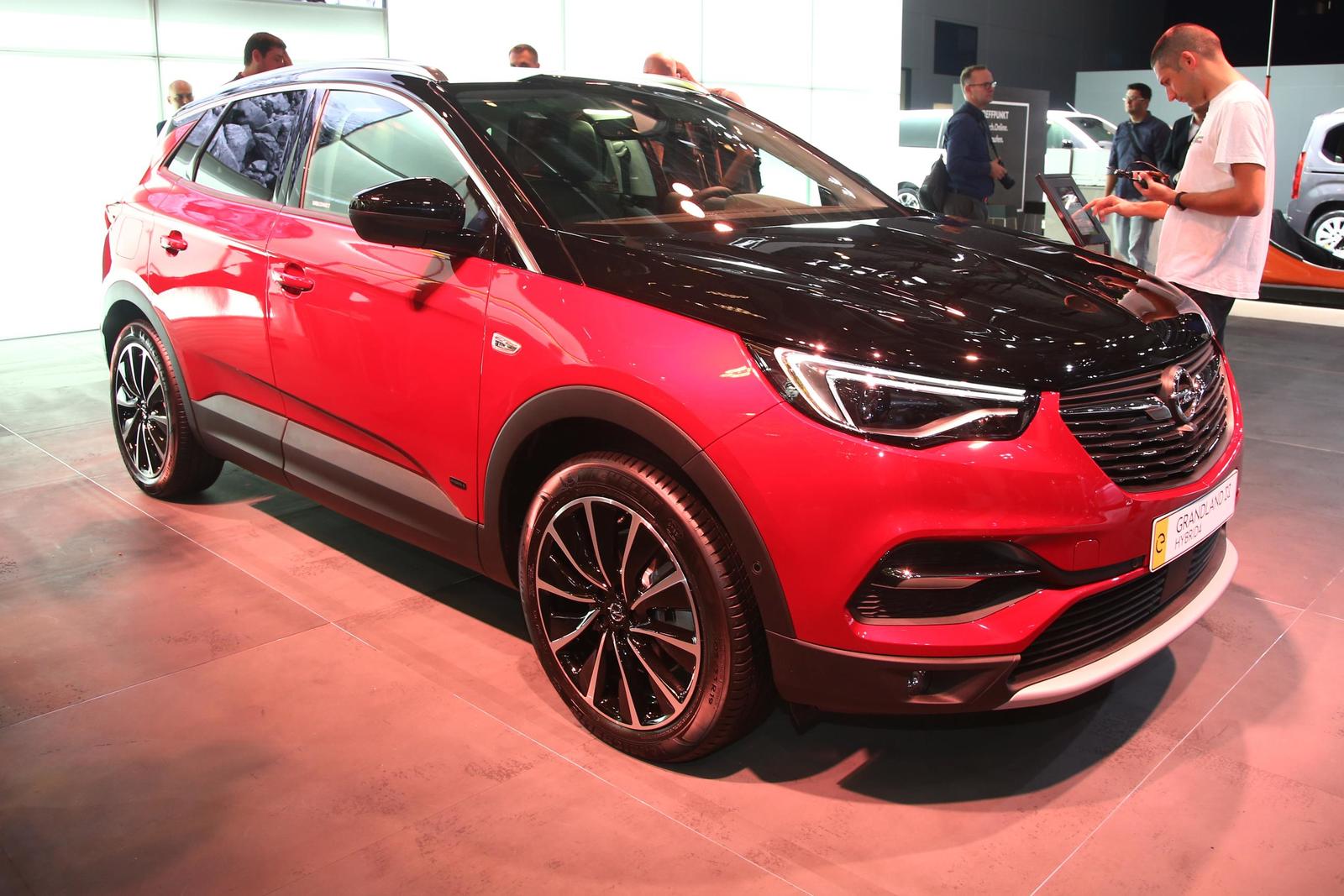 Opel Granland X (1)