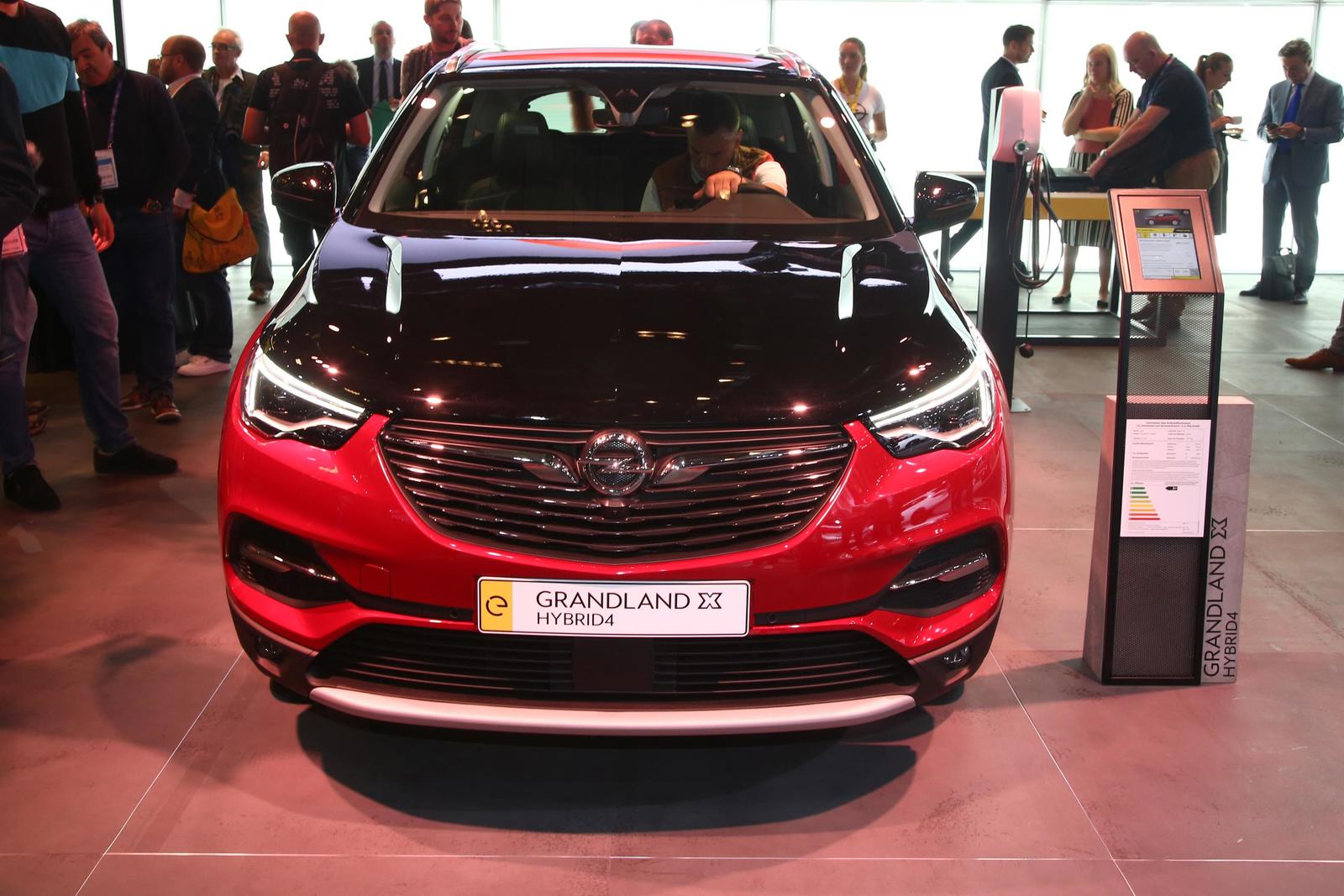 Opel Granland X (3)