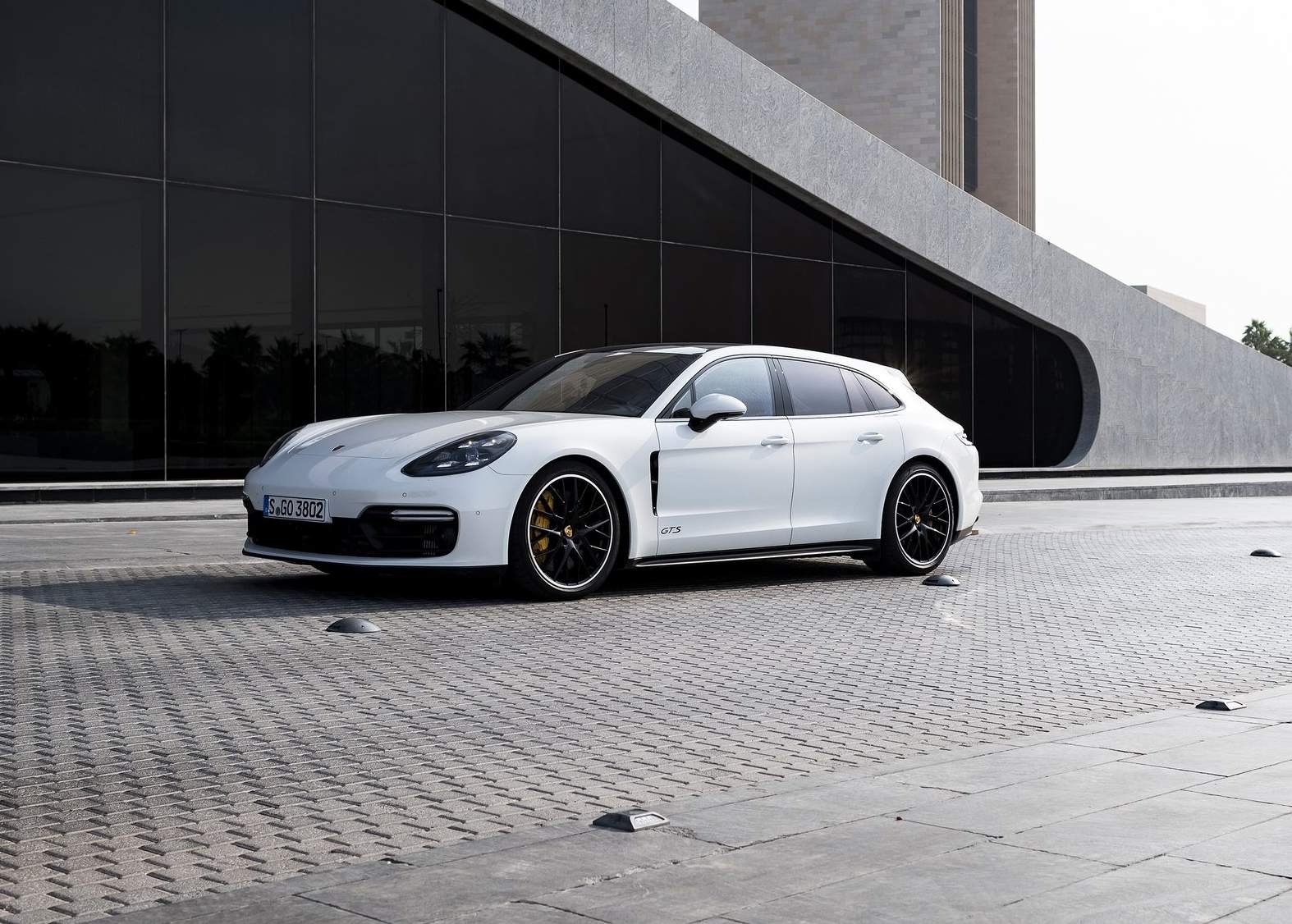 Porsche-Panamera_GTS_Sport_Turismo-2019-1600-0a