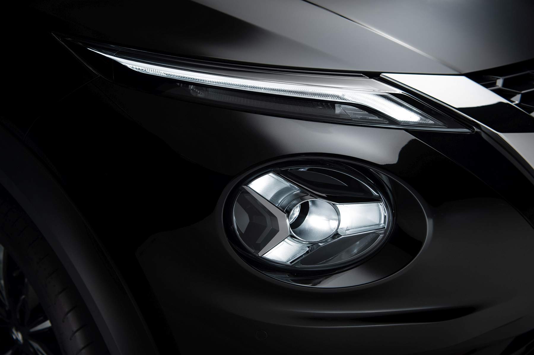 Sep. 3 – 6pm CET – New Nissan JUKE Unveil Black Static Studio – 7