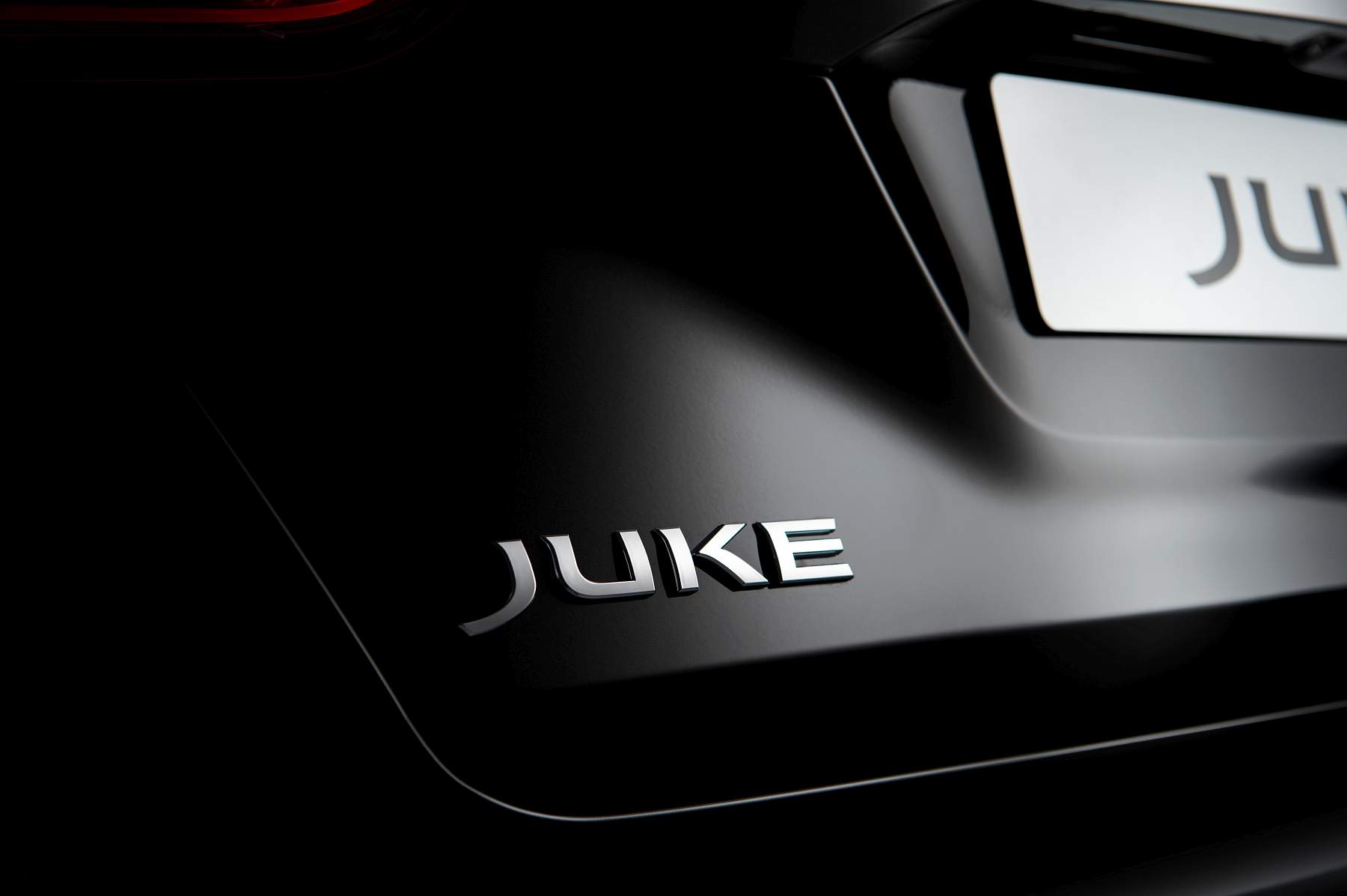 Sep. 3 – 6pm CET – New Nissan JUKE Unveil Black Static Studio – 8