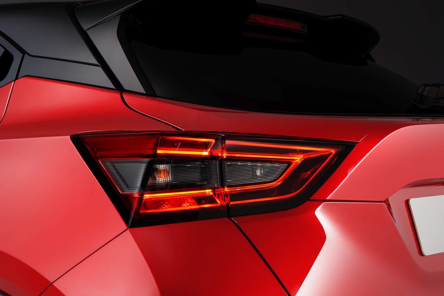 Sep. 3 – 6pm CET – New Nissan JUKE Unveil Red Static Studio – 15