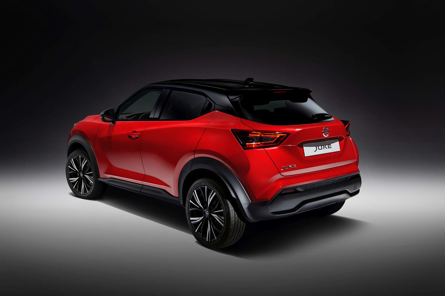 Sep. 3 – 6pm CET – New Nissan JUKE Unveil Red Static Studio – 18