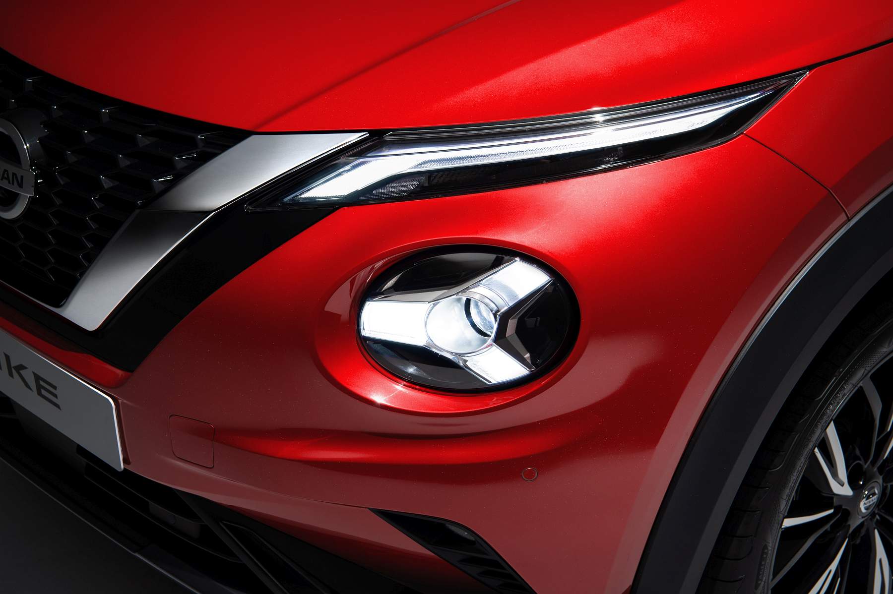 Sep. 3 – 6pm CET – New Nissan JUKE Unveil Red Static Studio – 20