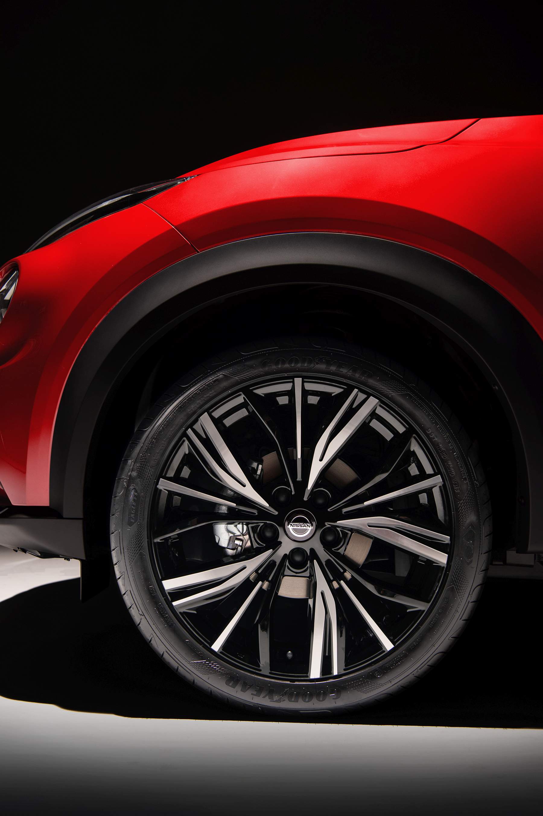 Sep. 3 – 6pm CET – New Nissan JUKE Unveil Red Static Studio – 22