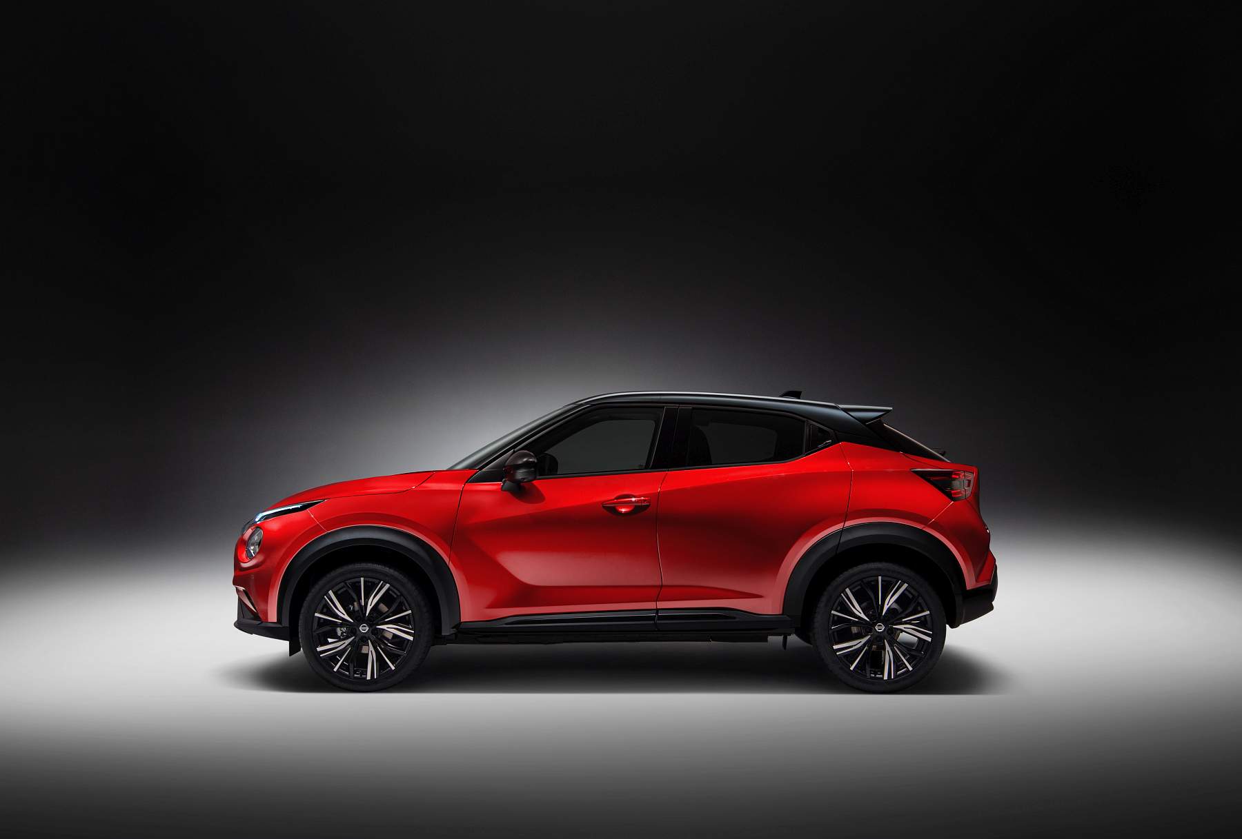 Sep. 3 – 6pm CET – New Nissan JUKE Unveil Red Static Studio – 3