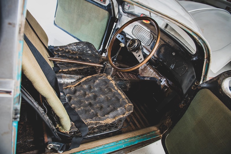 Volkswagen-Beetle-Outlaw-Interior