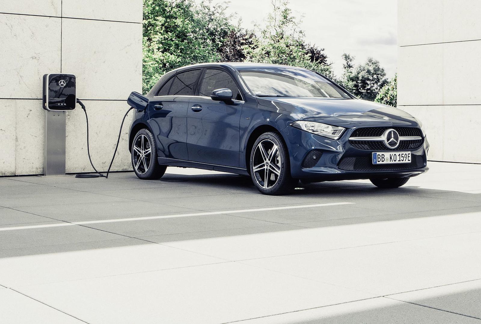 Mercedes-Benz: Breites Angebot an Plug-in-Hybriden der dritten Generation: EQ Power erstmals auch für A- und B-Klasse

Mercedes-Benz: wide range of third-generation plug-in hybrids: EQ Power for the first time also for A- and B-Class