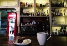 À francesa e para sair à noite: casas de chá em Setúbal e Cacilhas