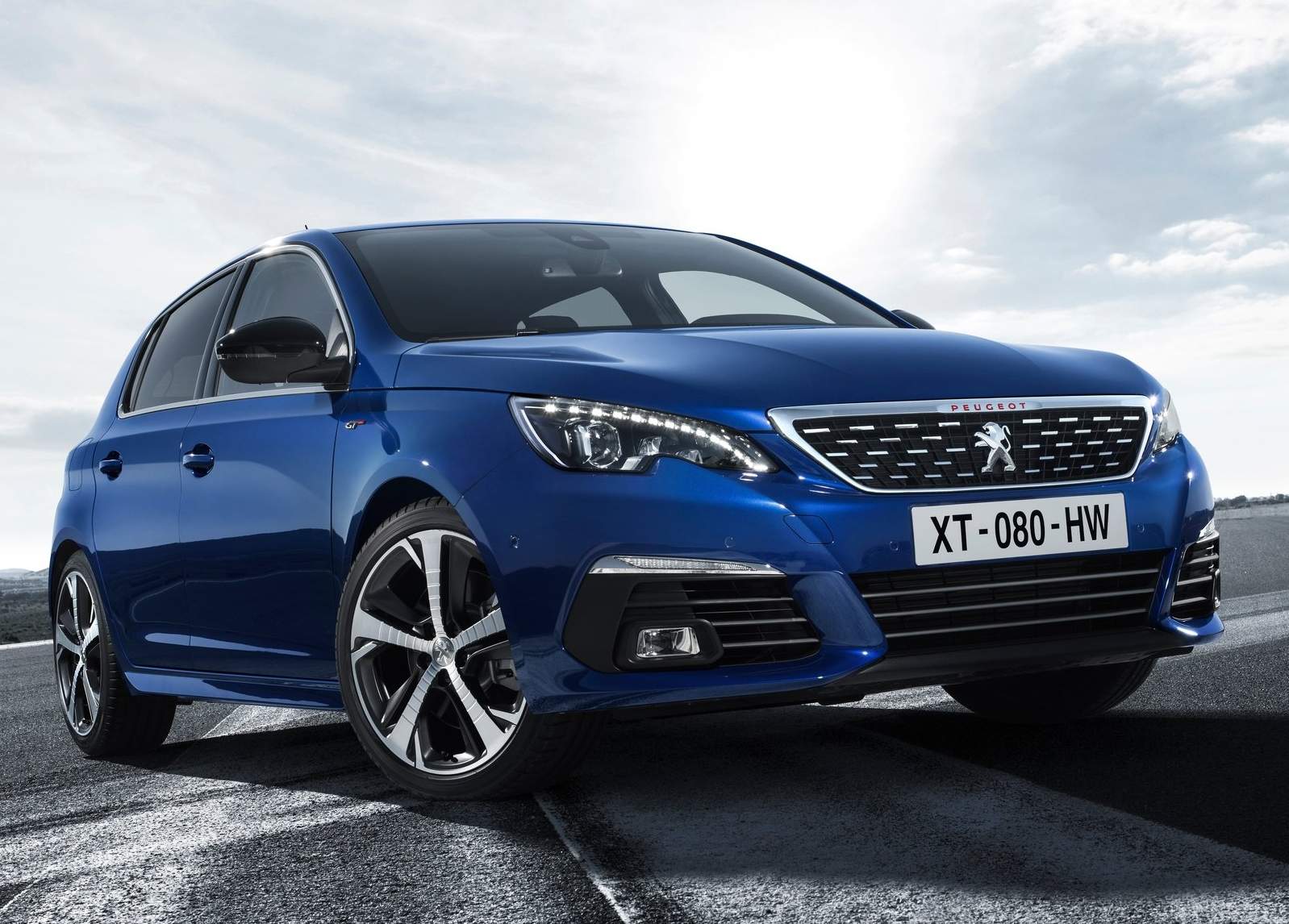 Peugeot-308-2018-1600-01