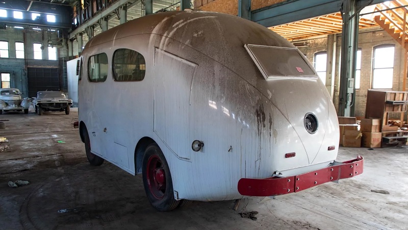 Western-Clipper-Motorhome-Back