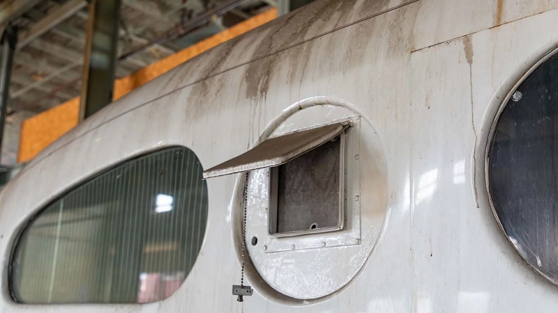 Western-Clipper-Motorhome-Window