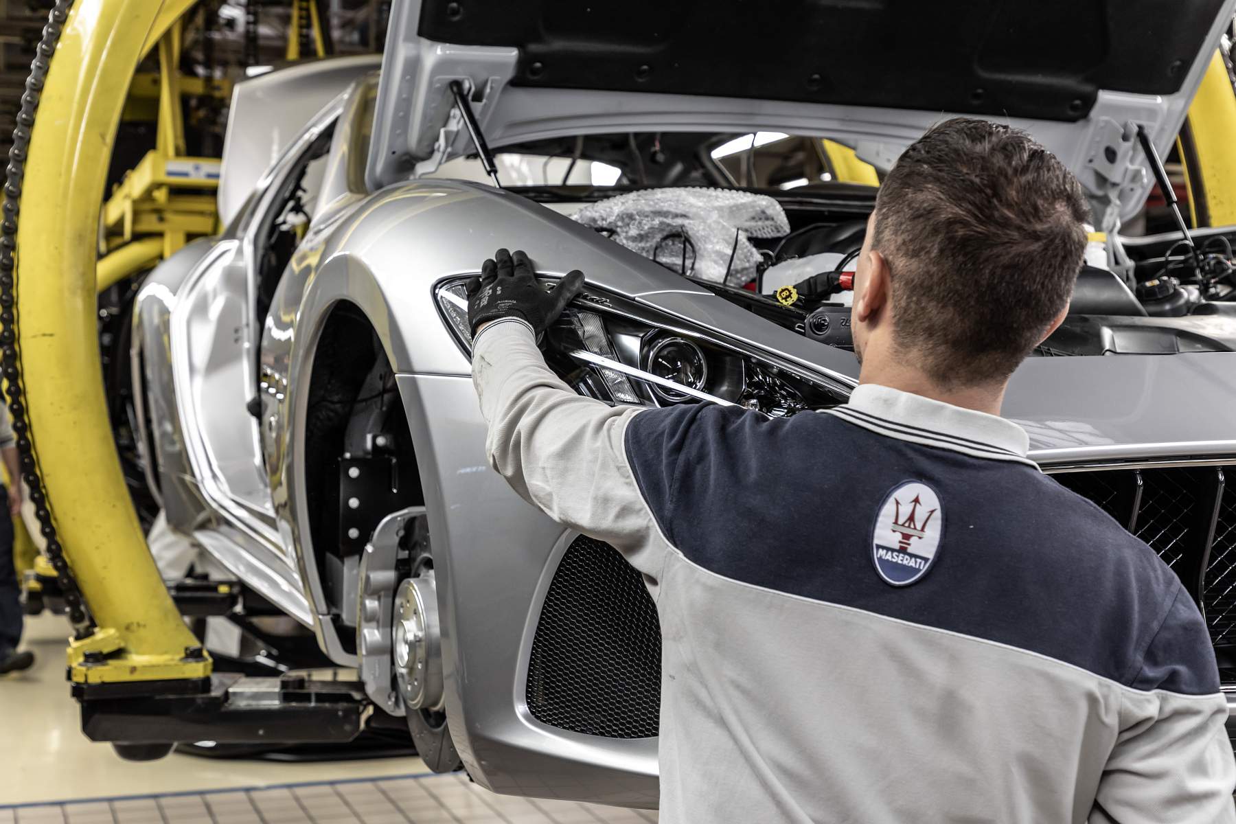 11_GranTurismo_Zeda_Front_Lights_Fixing
