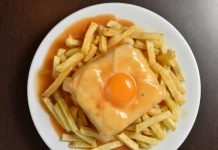 Francesinha do Café Santiago eleita uma das 50 melhores sanduíches do mundo