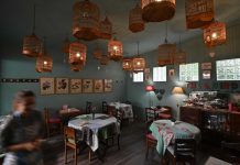 Apetece estar aqui: num pátio abrigado com chá e bolos caseiros