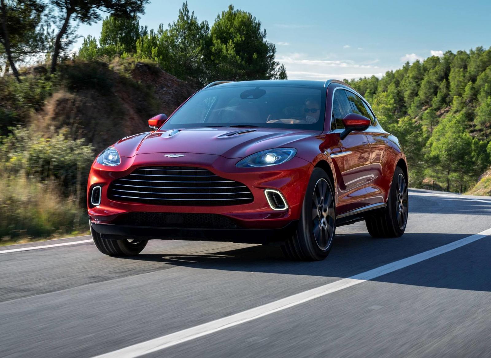 Aston Martin DBX_01