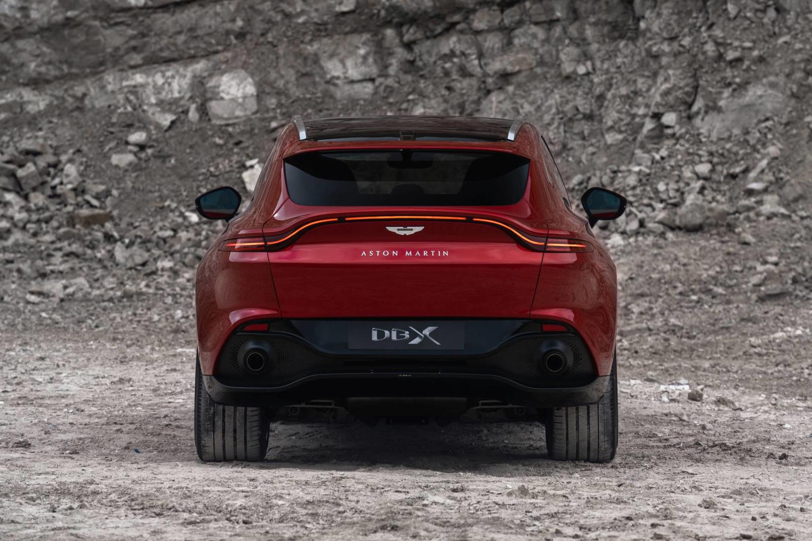 Aston Martin DBX_07