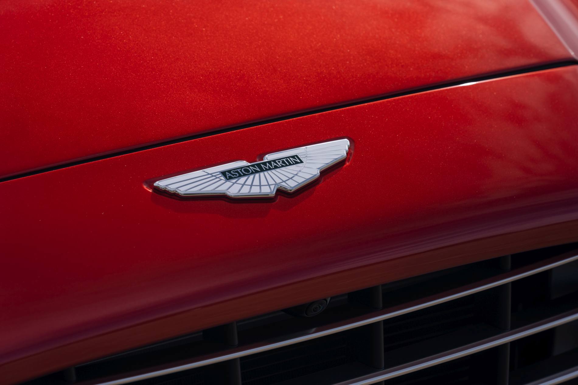 Aston Martin DBX_08