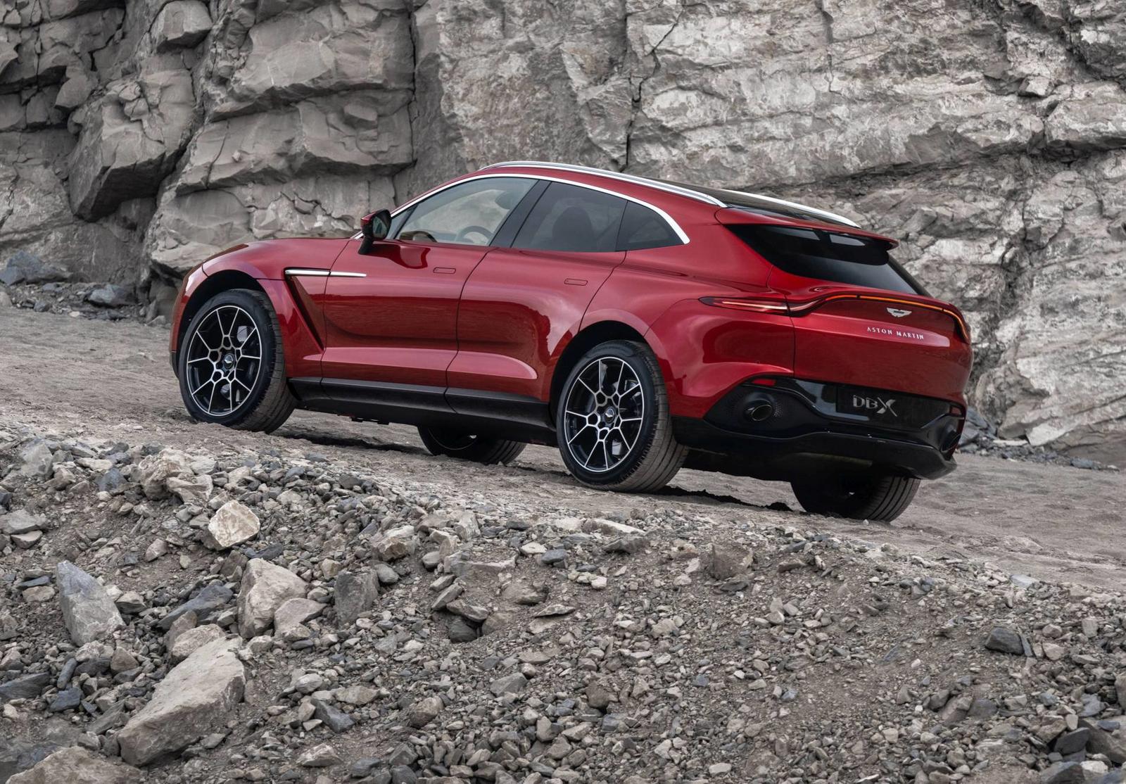 Aston Martin DBX_14