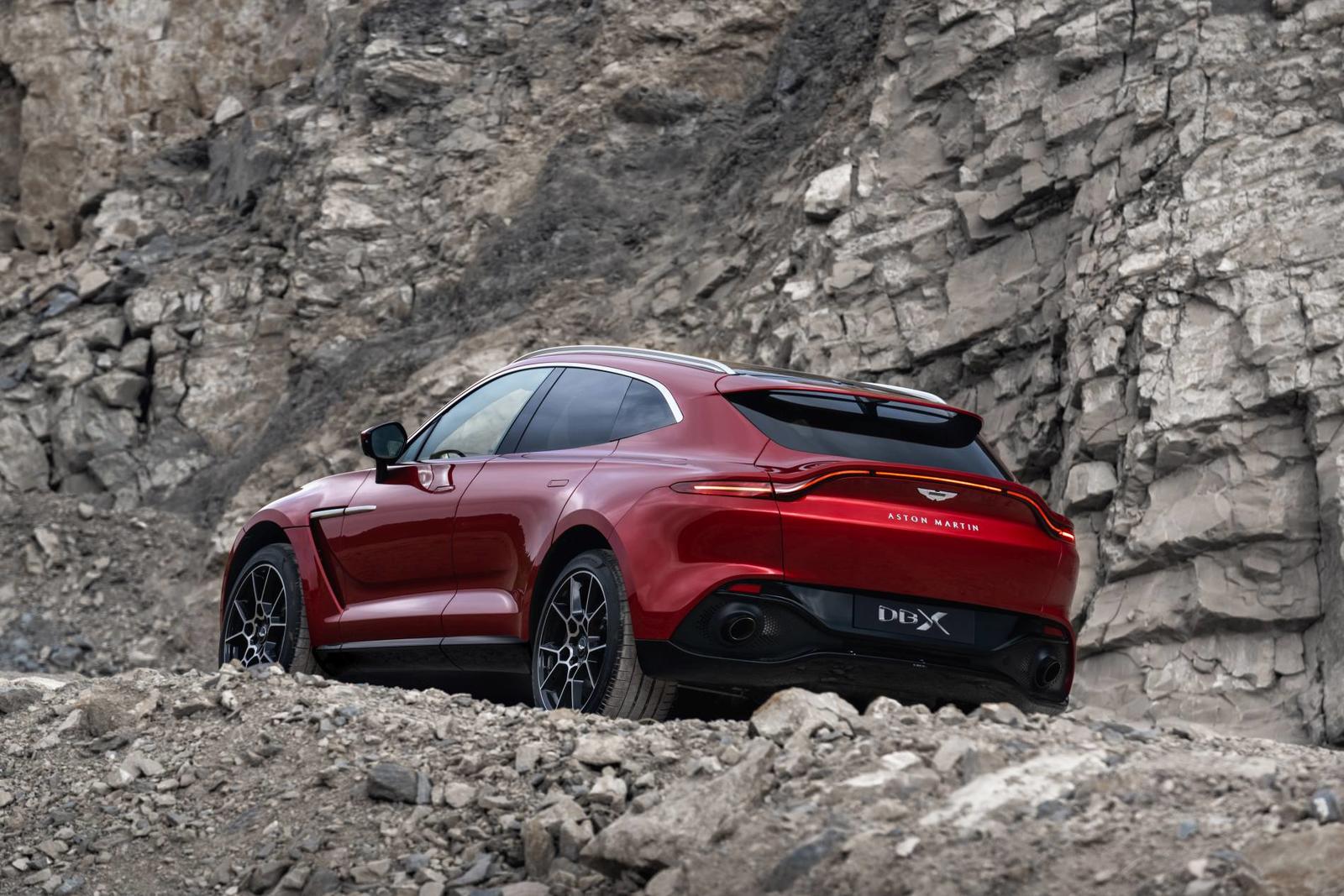 Aston Martin DBX_15