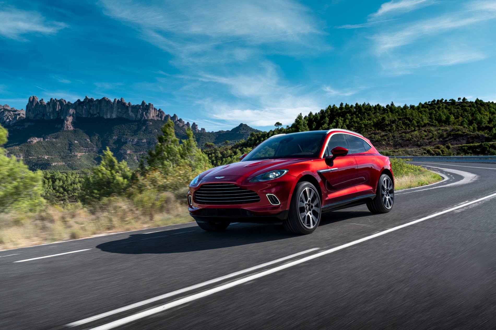 Aston Martin DBX_20